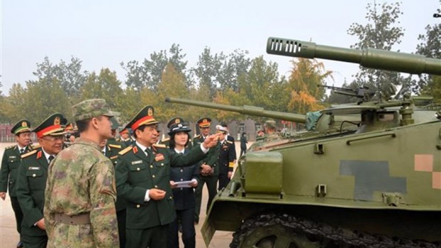 Vietnam, China step up cooperation in military scientific research